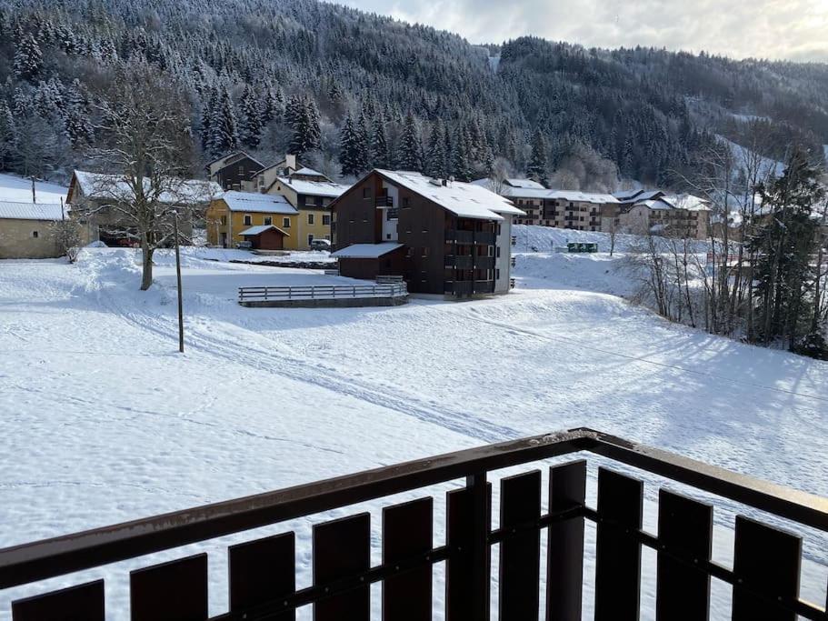 Charmant Appartement Au Pied Des Pistes De Lélex Exterior foto