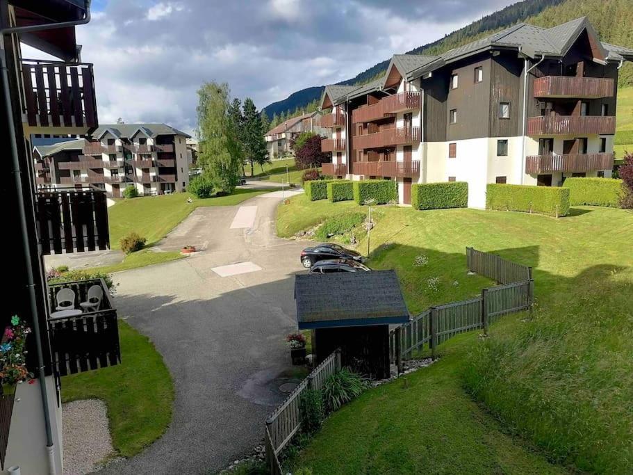 Charmant Appartement Au Pied Des Pistes De Lélex Exterior foto