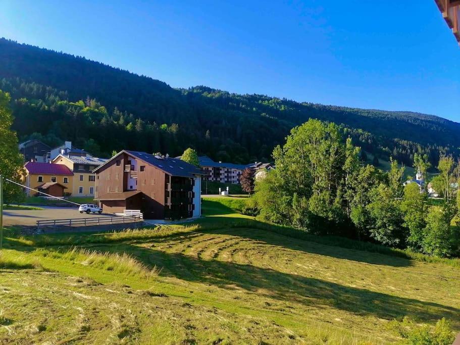 Charmant Appartement Au Pied Des Pistes De Lélex Exterior foto